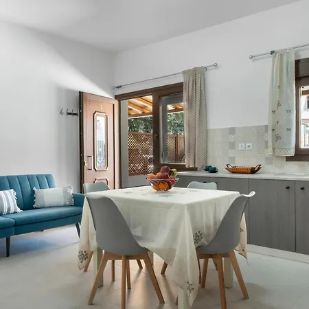 Апартаменты Iliana *