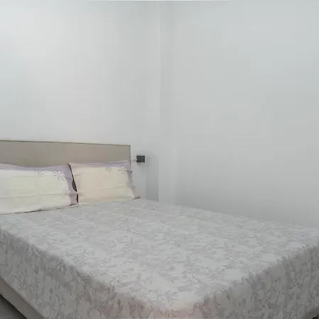 Iliana Apartment *