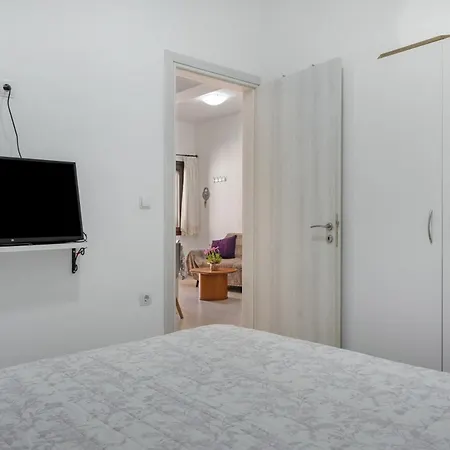 Iliana Apartment